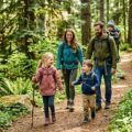 Naturvandring med barn: Tips för inspirerande äventyr